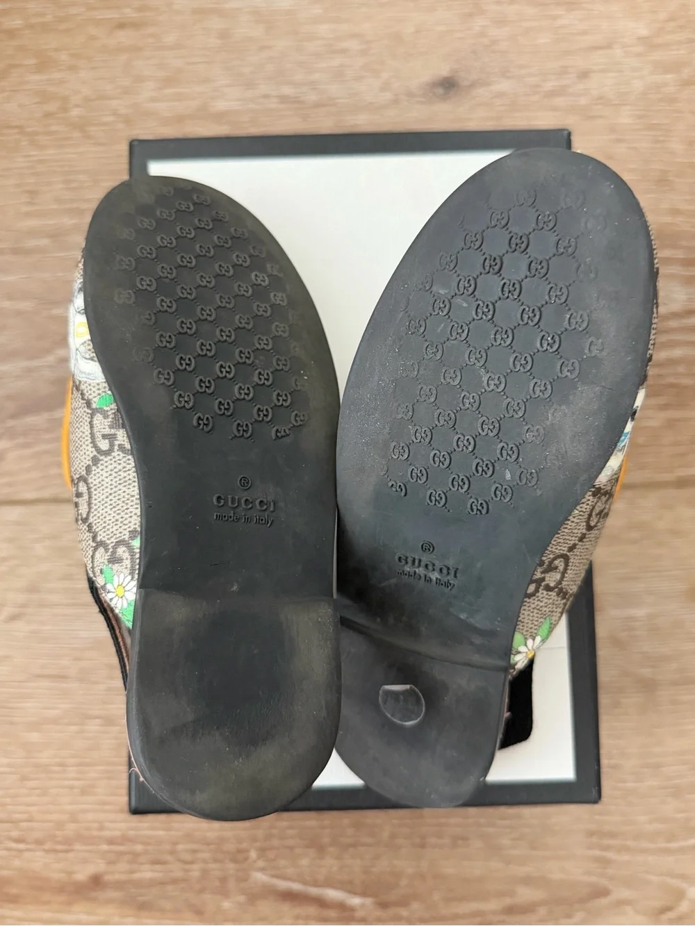 Gucci Kids GG Canvas Cat & Daisy Print Moccasins in Brown/Red